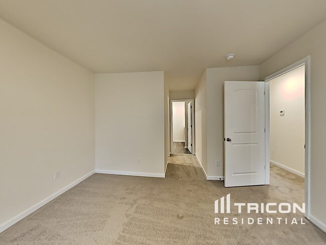 Building Photo - 207 Renwick Dr