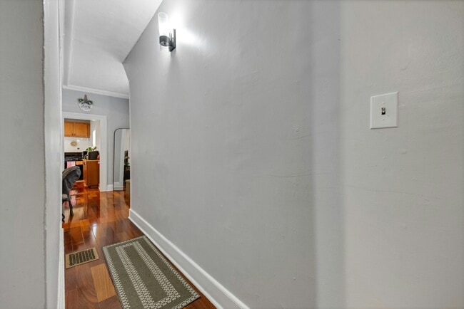 Building Photo - 460 Orchard St