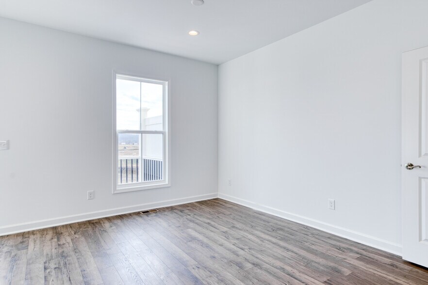Building Photo - 221 Addison Ct