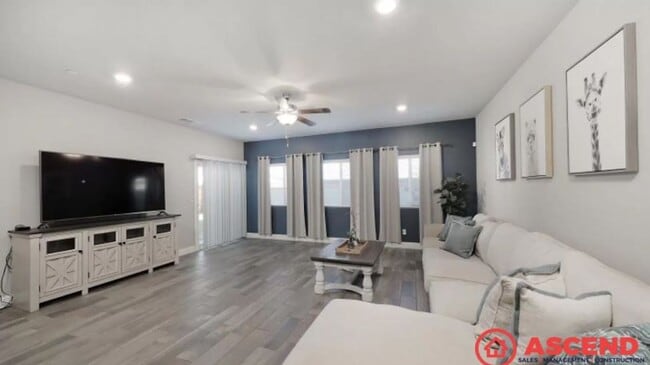 Building Photo - Newly built home located in Shafter!