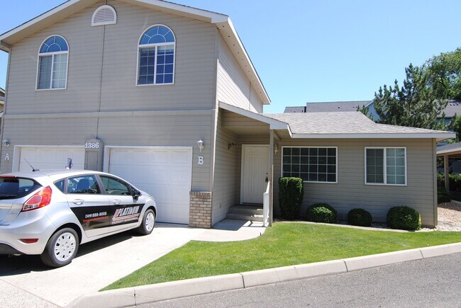 Building Photo - 1386 Brown St