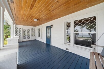 Building Photo - Historice Home on the Indian River