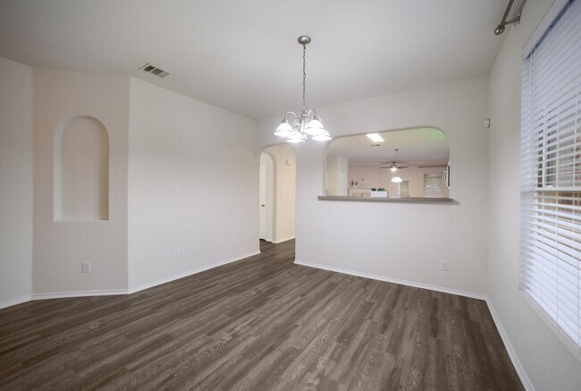 Building Photo - 27110 Saddlefoot Way