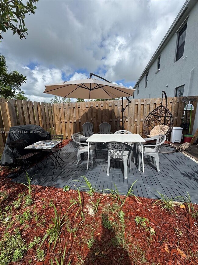 Building Photo - 466 NE 5th St