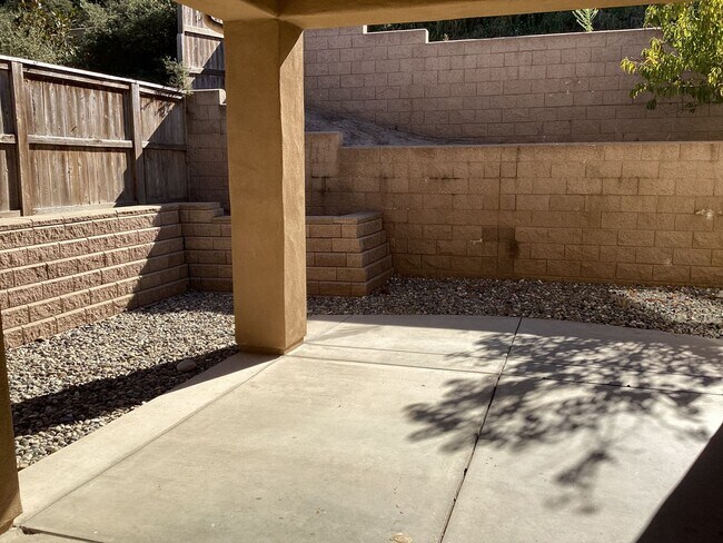 Building Photo - Beautiful Newer Rice Ranch Single Story Ho...