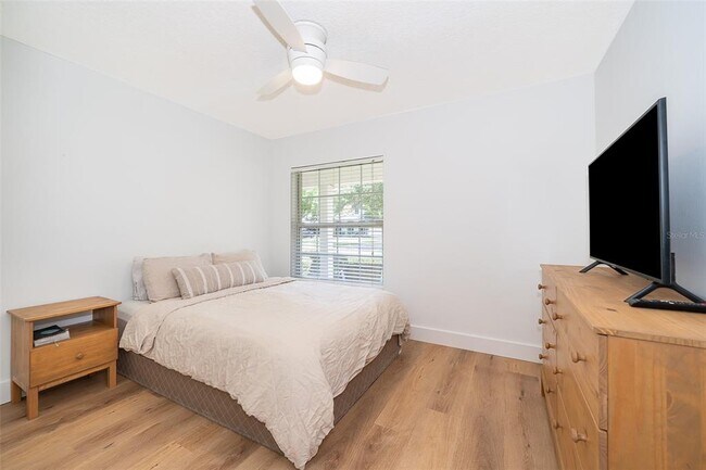 Building Photo - 2426 Whitehall Cir