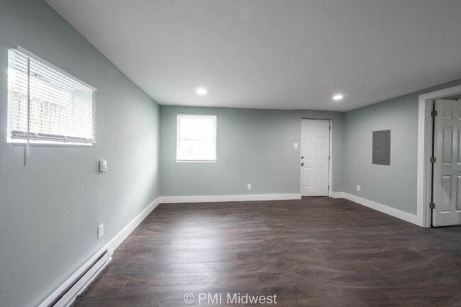 Building Photo - Charming 1-Bedroom Duplex with Modern Amen...