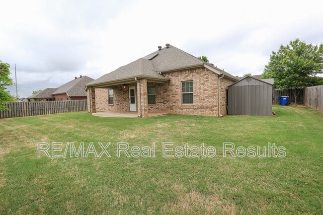 Building Photo - 3505 SW Cranbrook Ave