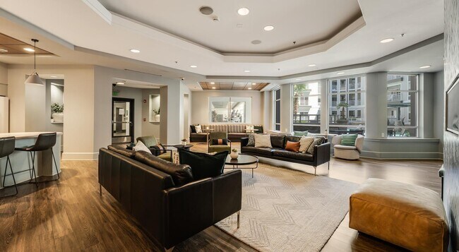 Building Photo - 900 E Six Forks Rd