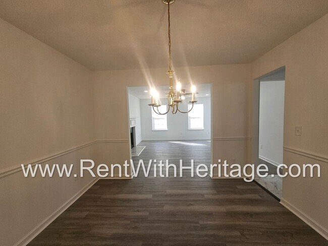 Building Photo - Gorgeous 3bd/ 2.5 bath Home in Popular Nat...