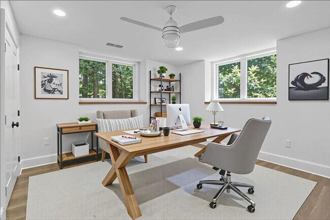 Building Photo - Designer Living with Charm in North Buckhead