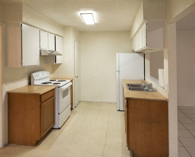 Building Photo - 1001 Bird Creek Dr