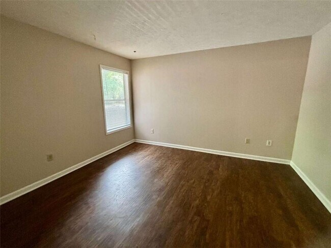 Building Photo - 3841 Woodridge Way