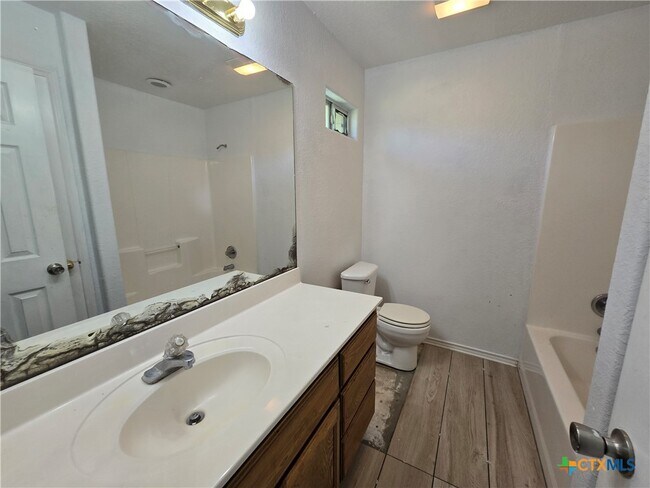 Building Photo - 761 Sheffield Rd