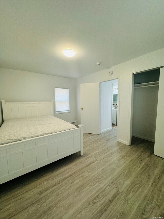 Building Photo - 347 Newbridge Rd