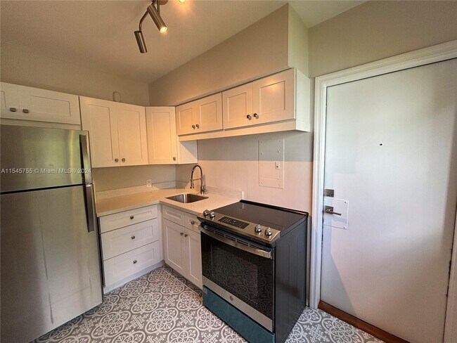 Building Photo - 5601 SW 78th St