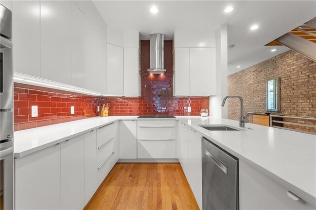 Building Photo - 1350 Fernwood Cir NE