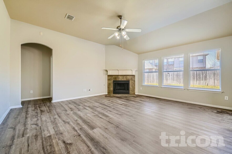 Building Photo - 2615 Hardwood Trail