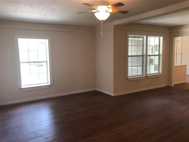 Building Photo - 1407 Loper St