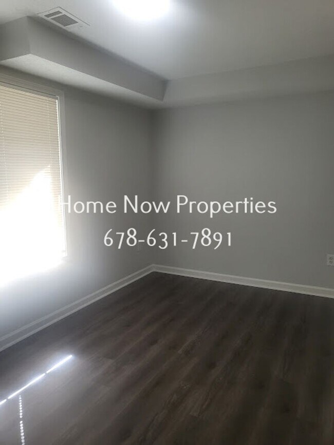 Building Photo - Spacious 4BR Home + Bonus Rooms in Mainstr...