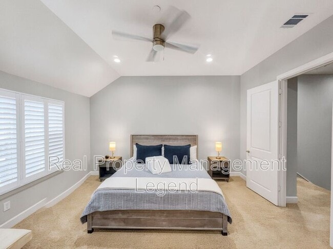 Building Photo - 15850 Quorum Dr