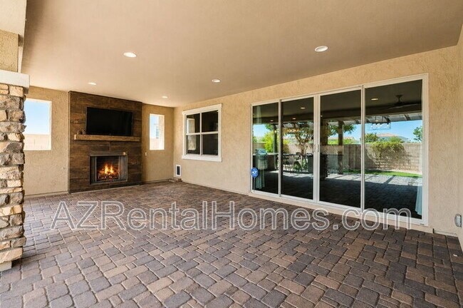 Building Photo - 9742 Thatcher Ave