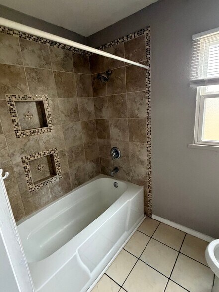 Building Photo - 5110 S Crockett St