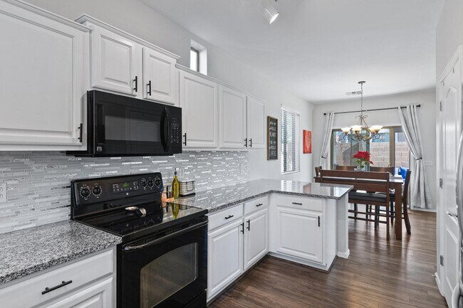 Building Photo - 3846 E Palmer St