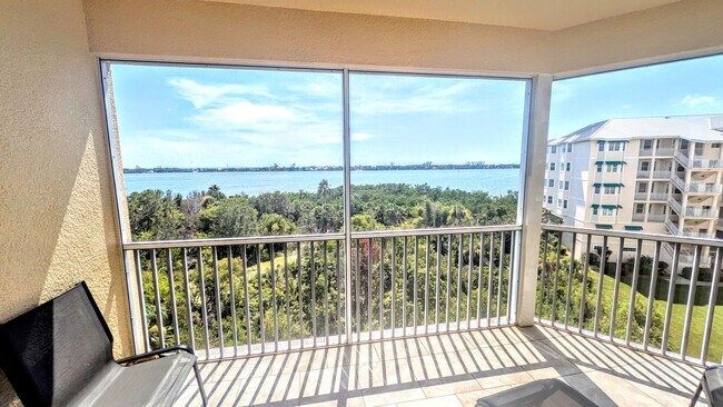 Building Photo - Annual Turnkey 3/3 penthouse on waterfront in Osprey