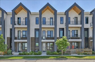 Building Photo - $2,895.00 - 2 Bed, 2.5 Bath Townhome in Prime Denver Location!