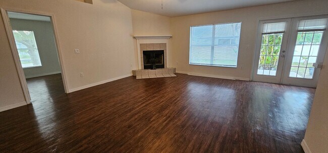 Building Photo - 1530 SW 19th Ave