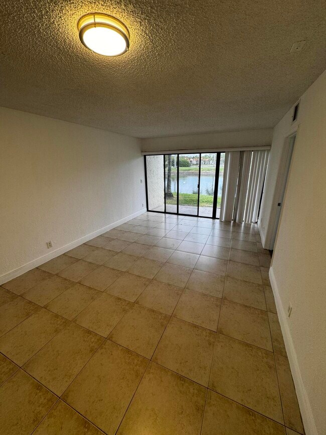 Building Photo - 1525 Lake Crystal Dr