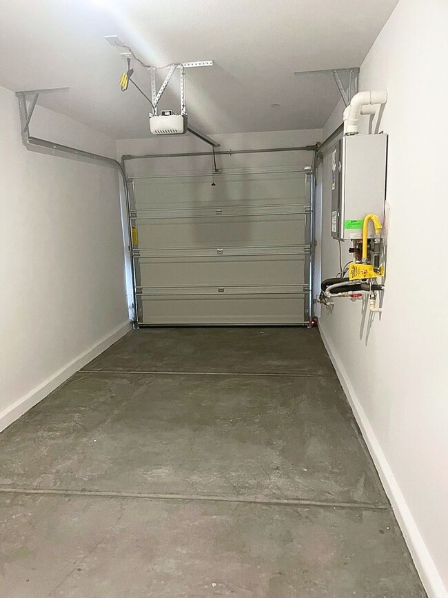 Building Photo - Now Leasing – Brand-New Townhome in Herita...