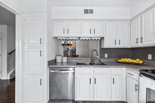 Building Photo - Lower Greenville Gated Condo with Garage