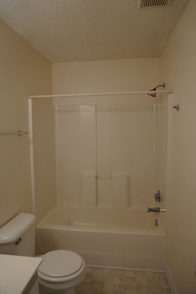Building Photo - Two Bedroom Two and a Half Bathroom Townhouse located in Marsh Oaks Subdivision