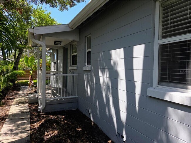 Building Photo - 855 22nd Ave N