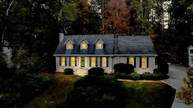 Building Photo - 63 Geraldine Dr SE