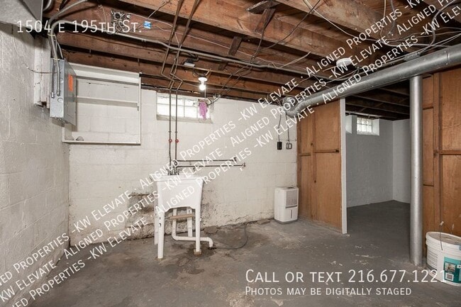 Building Photo - 1504 E 195th St