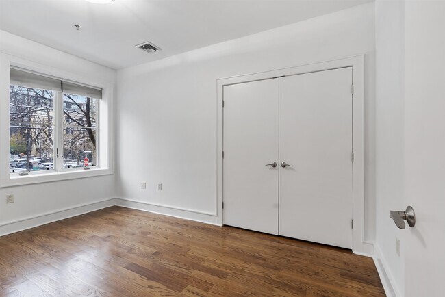 Building Photo - 635 6th St