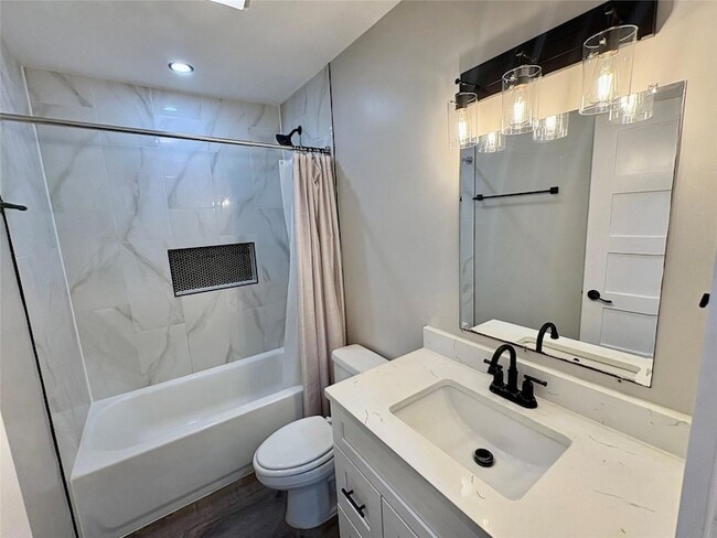 Building Photo - 1103 Stratford Cove