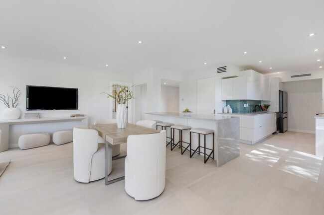 Building Photo - 800 Greensward Ct