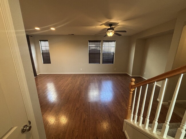 Building Photo - Spectacular 3 bed 2.5 bath home in Lincoln Crossing