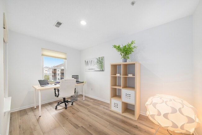 Building Photo - 1528 Oakfield Dr