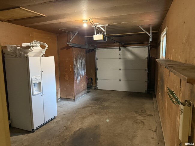 Building Photo - 2624 N Renwood Ave