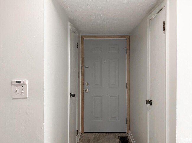 Building Photo - 513 E Graham Pl