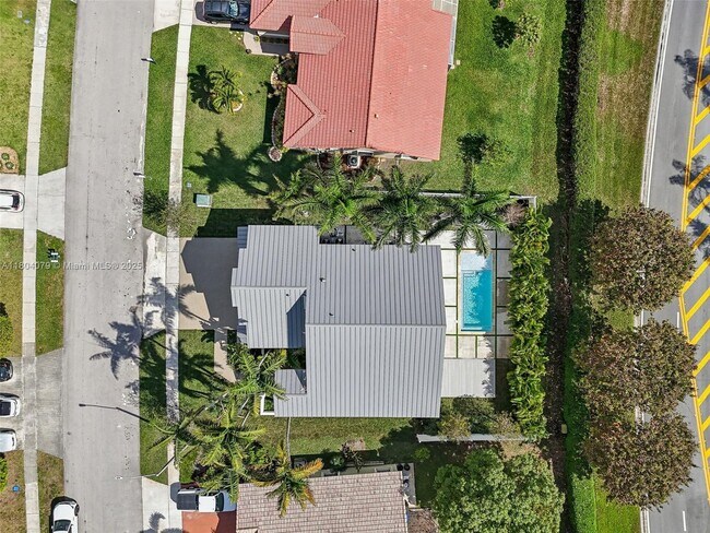 Building Photo - 20160 NW 9th Dr