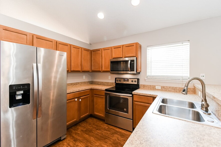 Building Photo - 10975 Campus Heights Ln