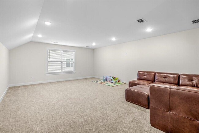 Building Photo - 609 Yvonne Bnd Dr