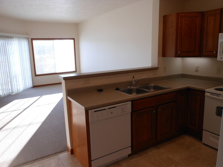 Building Photo - 1323 Main Ave S