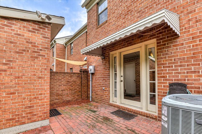 Building Photo - 407 Folkstone Cir